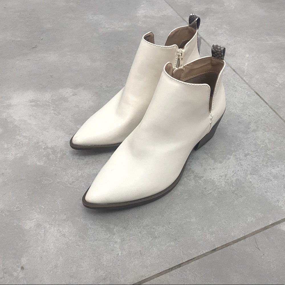 NWT Booties  Beautiful Bone color Snakeskin Accent